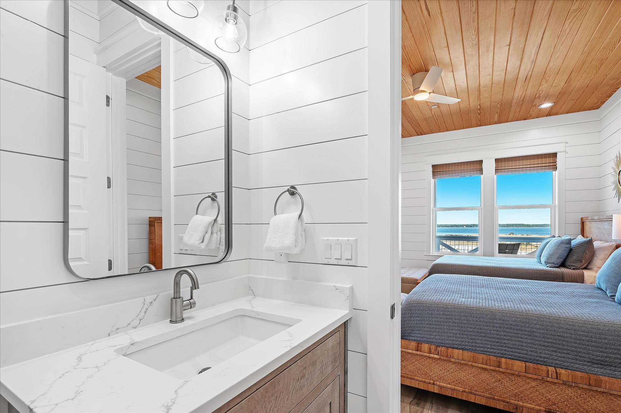 Navarre, Florida, 32566, United States, 8 Bedrooms Bedrooms, ,9 BathroomsBathrooms,Residential,For Sale,1694991