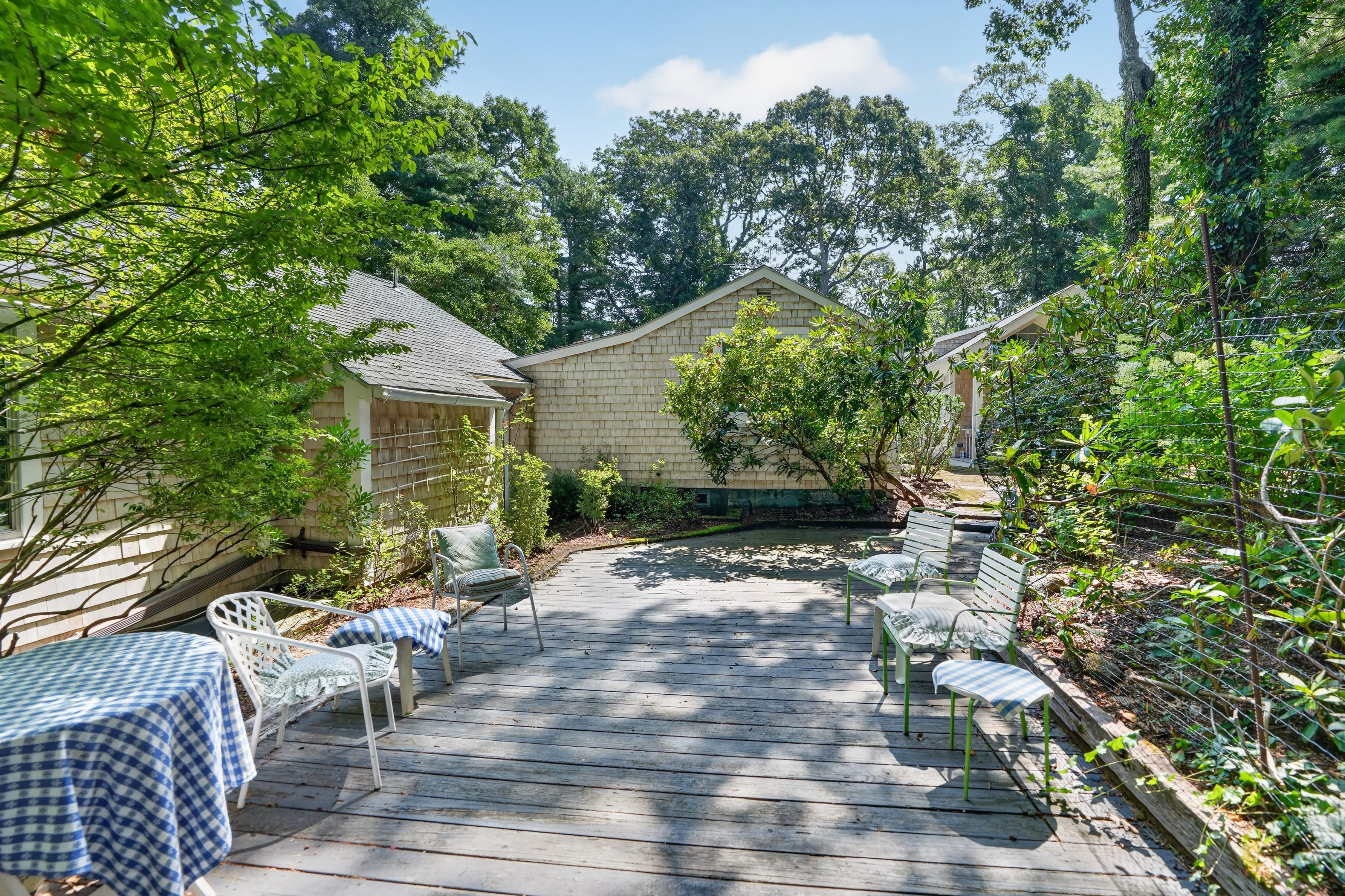  Expanded Vineyard Haven Cottage with In-law Suite, Garage, and Detached Studio - 物件實景