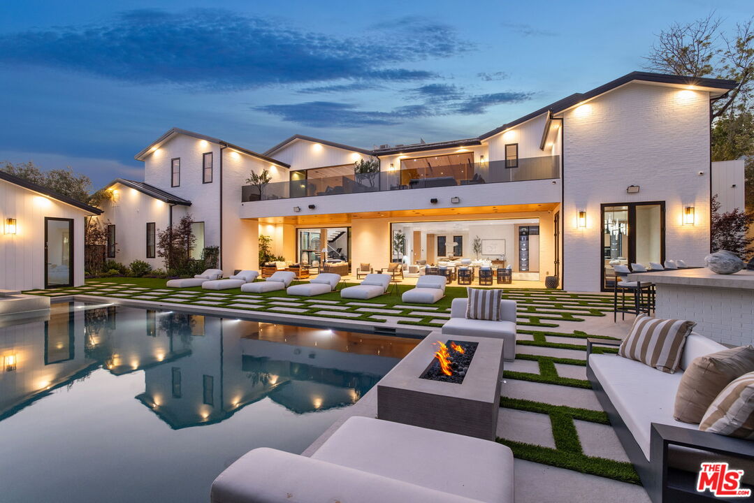 Los Angeles, California, 90024, United States, 8 Bedrooms Bedrooms, ,9 BathroomsBathrooms,Residential,For Sale,1907204