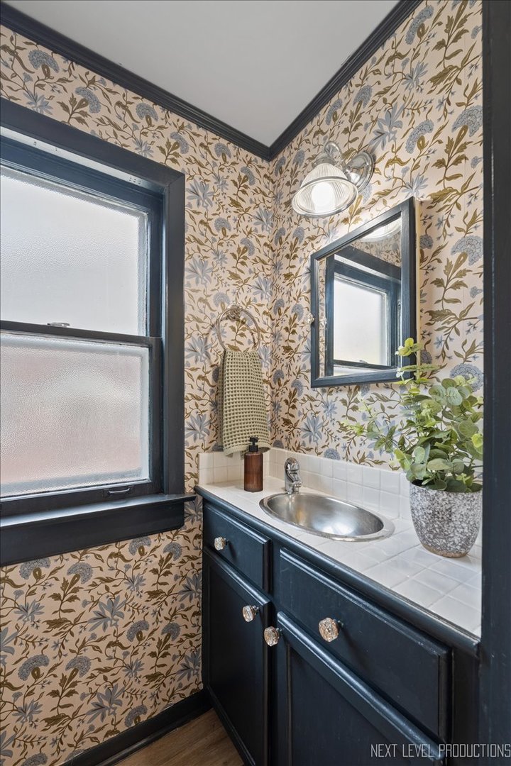 Riverside, Illinois, 60546, United States, 3 Bedrooms Bedrooms, ,3 BathroomsBathrooms,Residential,For Sale,1988558