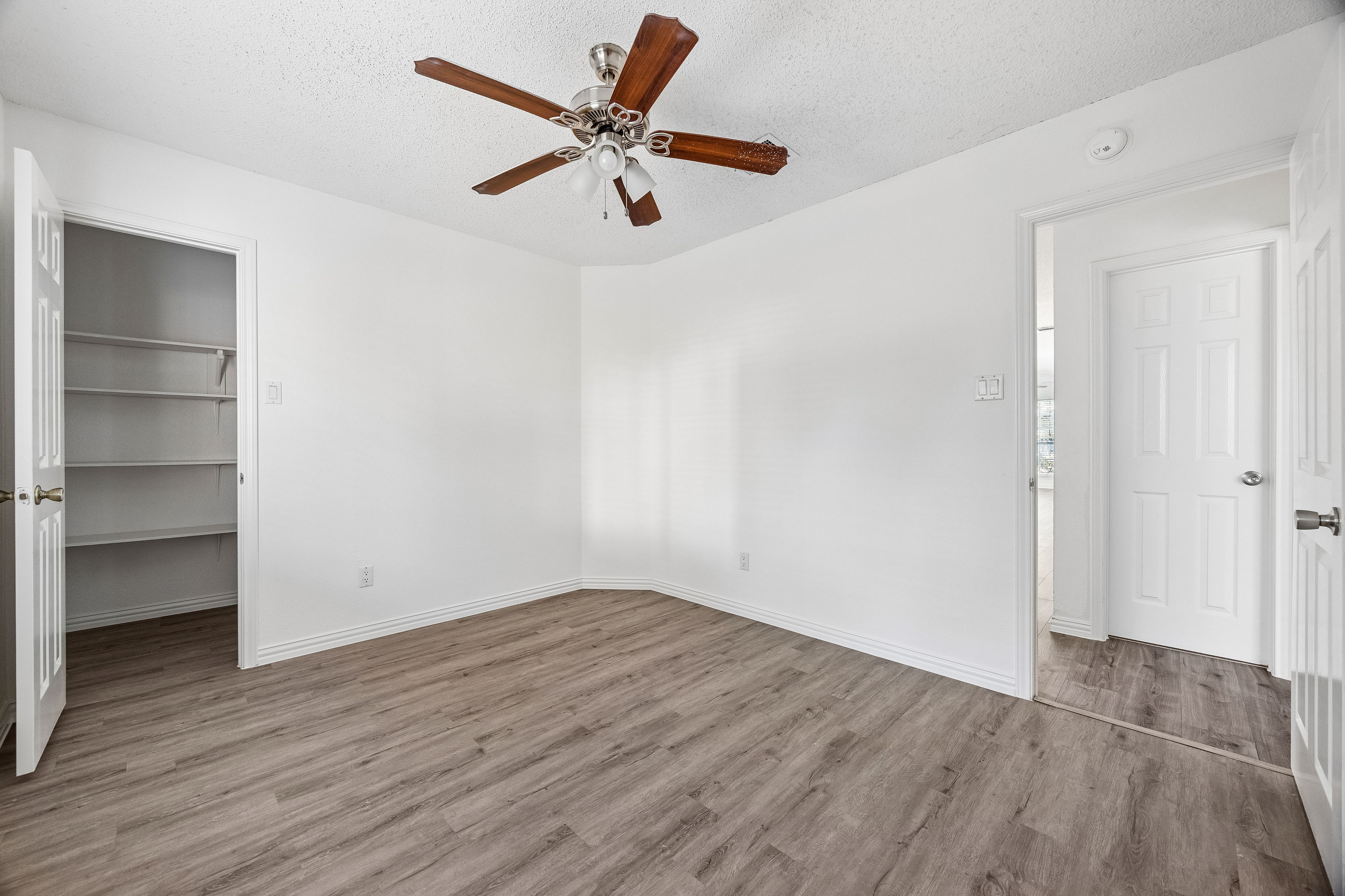  Adorable, Well Maintained with Open Floor Plan - 物件實景