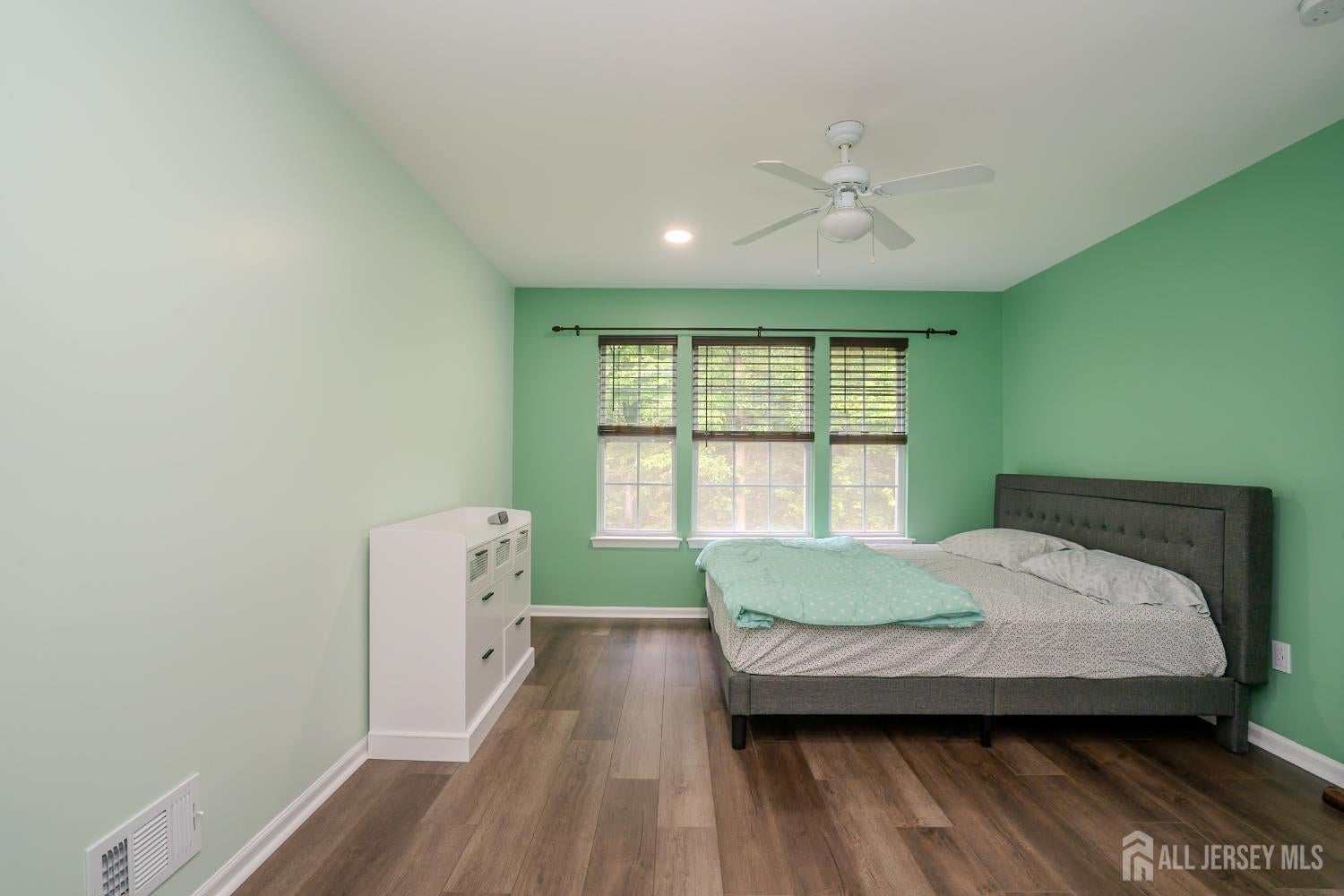 North Brunswick, New Jersey, 08902, United States, 3 Bedrooms Bedrooms, ,3 BathroomsBathrooms,Residential,For Sale,1982404