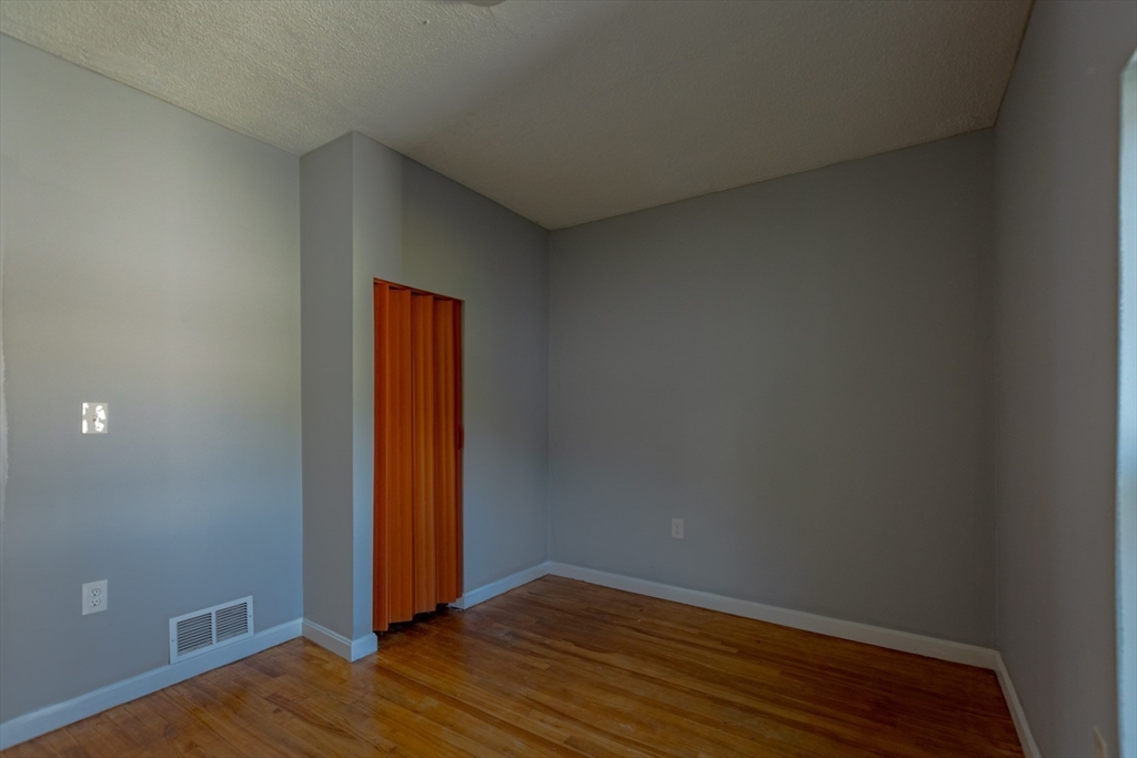 Worcester, Massachusetts, 01604, United States, 8 Bedrooms Bedrooms, ,4 BathroomsBathrooms,Residential,For Sale,1981131