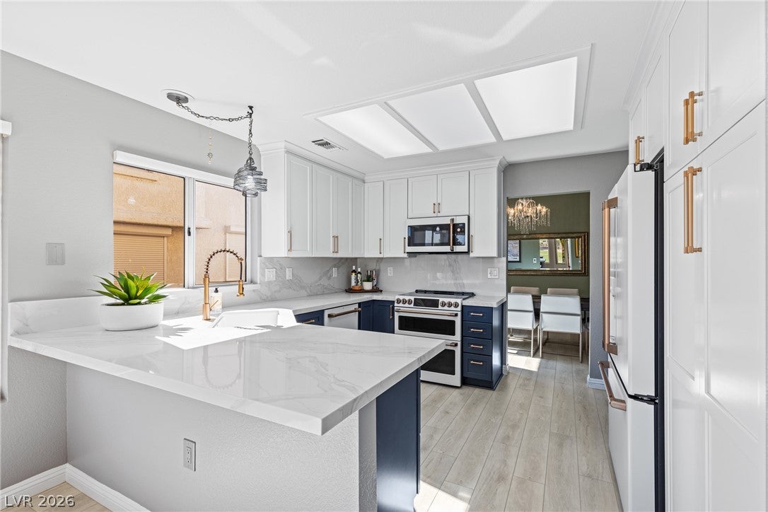 Las Vegas, Nevada, 89134, United States, 2 Bedrooms Bedrooms, ,2 BathroomsBathrooms,Residential,For Sale,2031210