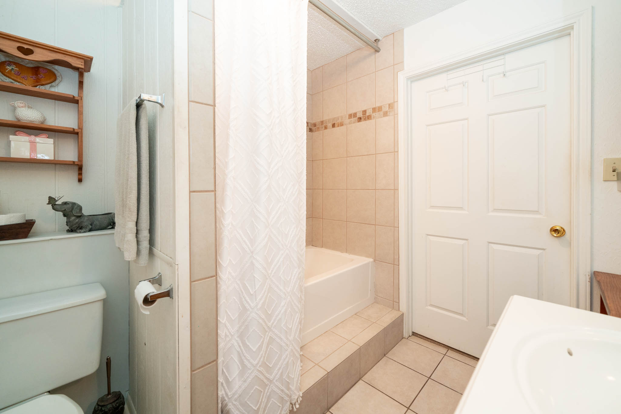 Jacksonville, Texas, 75766, United States, 4 Bedrooms Bedrooms, ,2 BathroomsBathrooms,Residential,For Sale,1974888