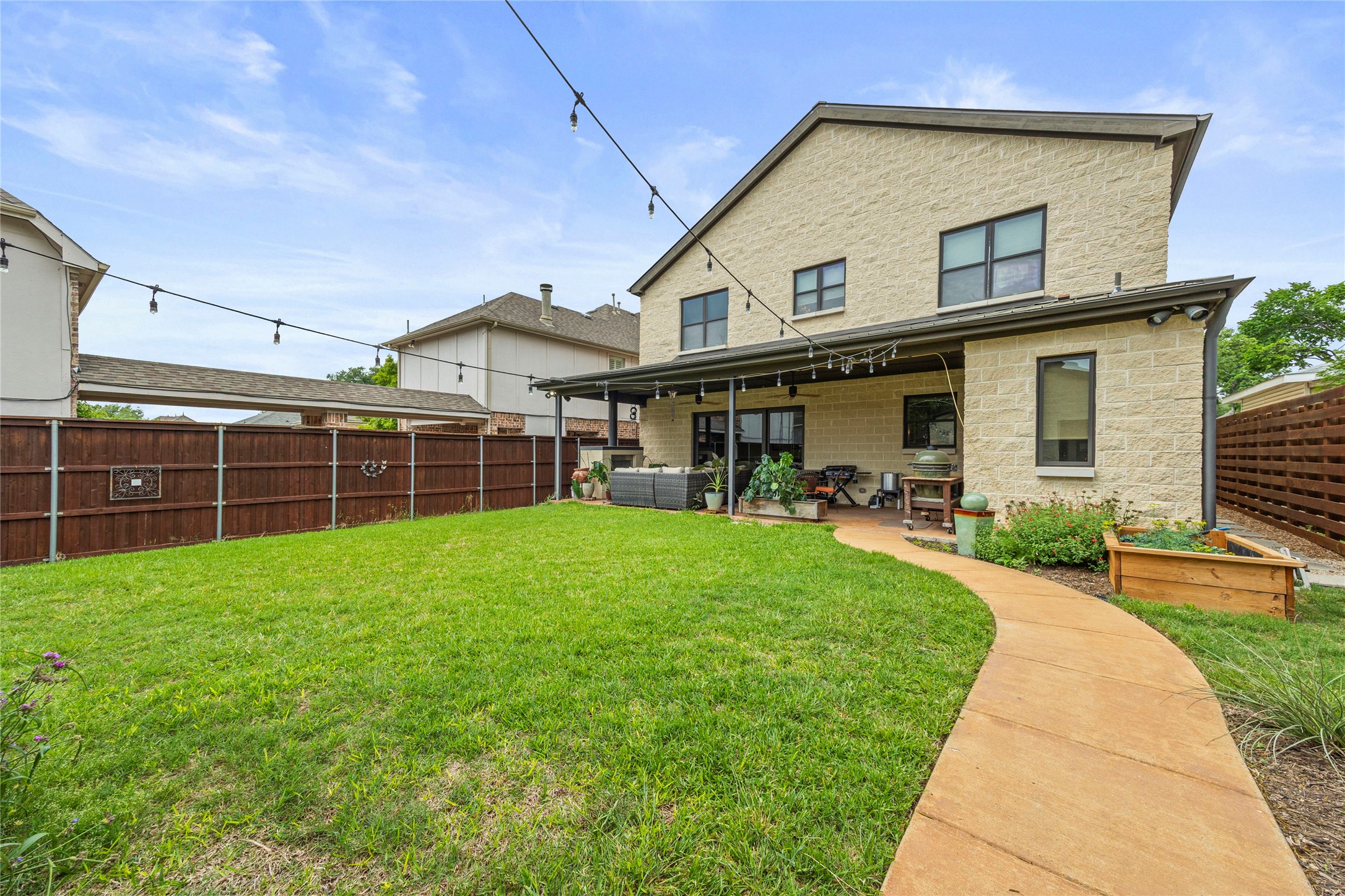 Dallas, Texas, 75214, United States, 4 Bedrooms Bedrooms, ,5 BathroomsBathrooms,Residential,For Sale,1794312
