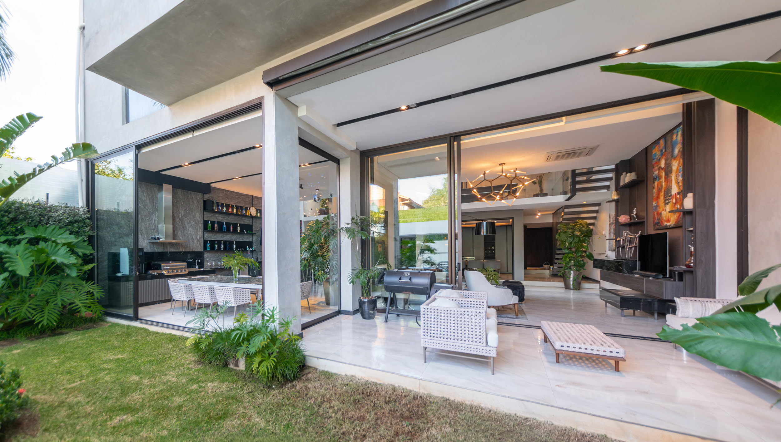  Exclusive Fully Furnished 4-Bedroom En-Suite Residence - 物件實景