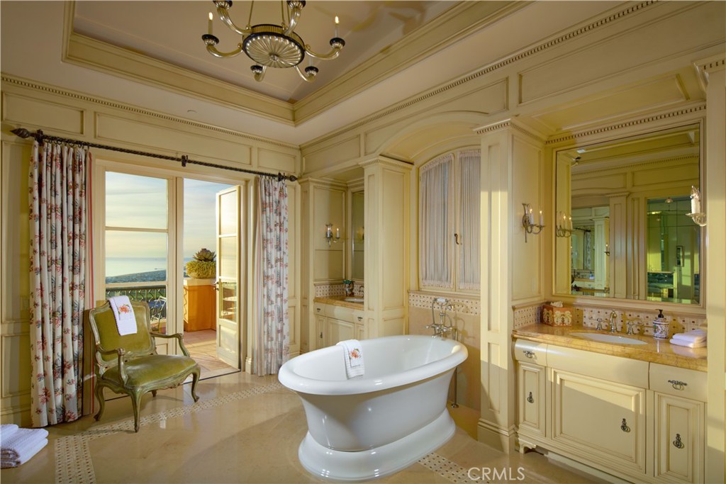 Newport Coast, California, 92657, United States, 4 Bedrooms Bedrooms, ,6 BathroomsBathrooms,Residential,For Sale,1896952