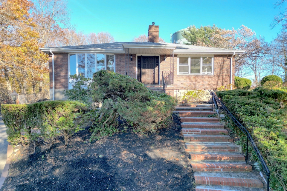 Braintree, Massachusetts, 02184, United States, 3 Bedrooms Bedrooms, ,3 BathroomsBathrooms,Residential,For Sale,2001239