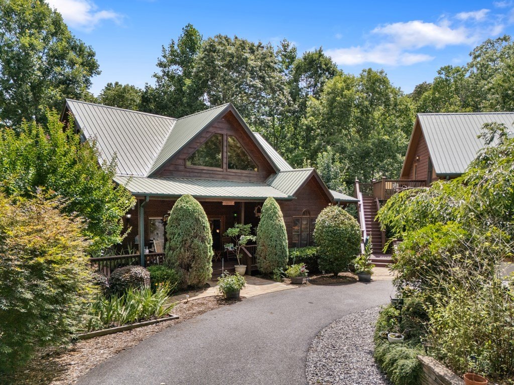 Blairsville, Georgia, 30512, United States, 3 Bedrooms Bedrooms, ,4 BathroomsBathrooms,Residential,For Sale,1895292