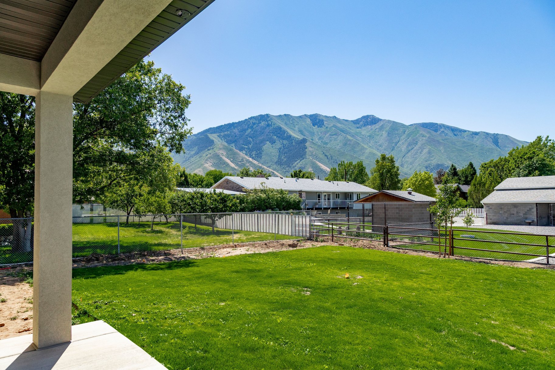  Single-Level Living with Stunning Mapleton Mountain Views - 物件實景