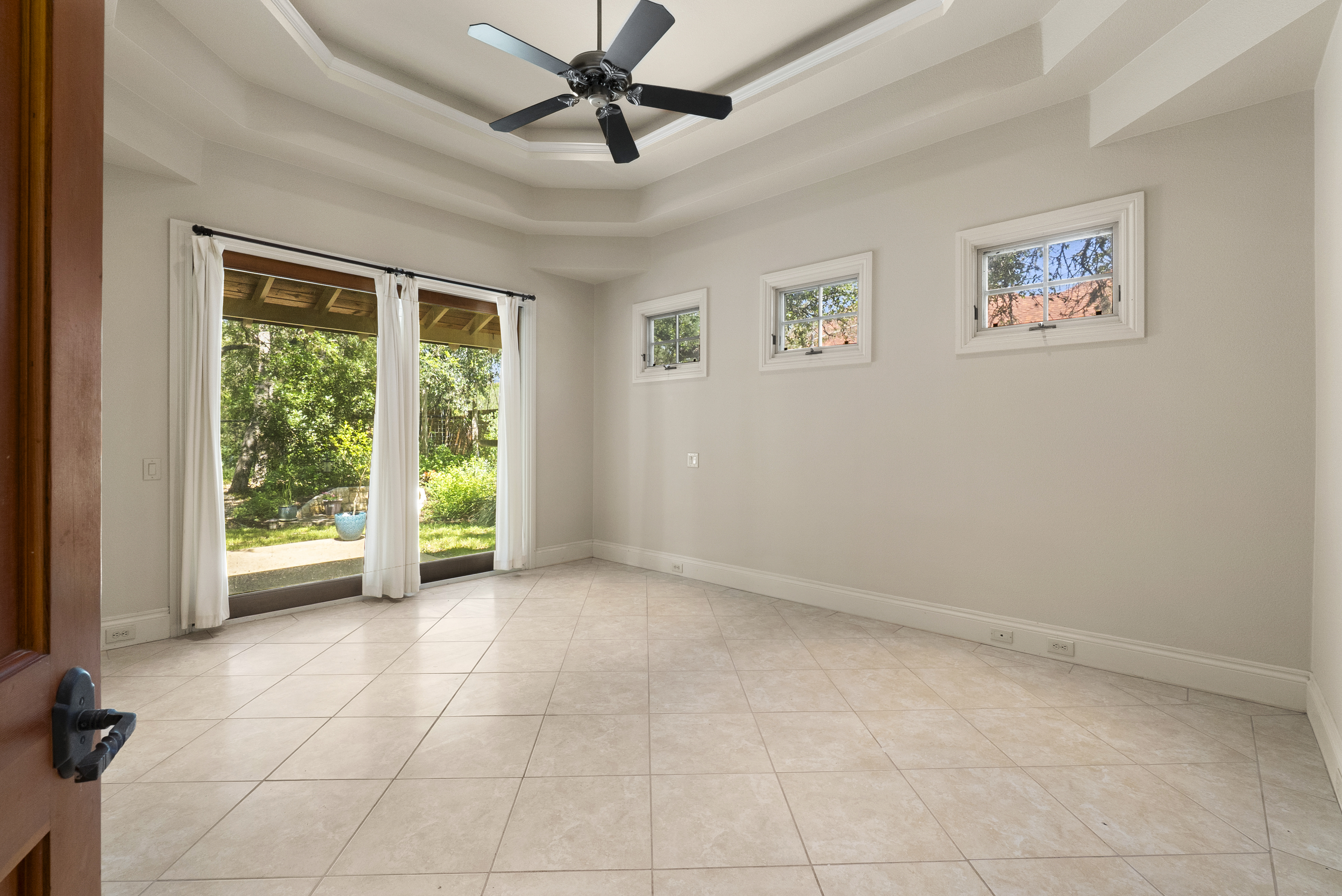  Stunning Custom Home with Expansive Outdoor Entertaining - 物件實景