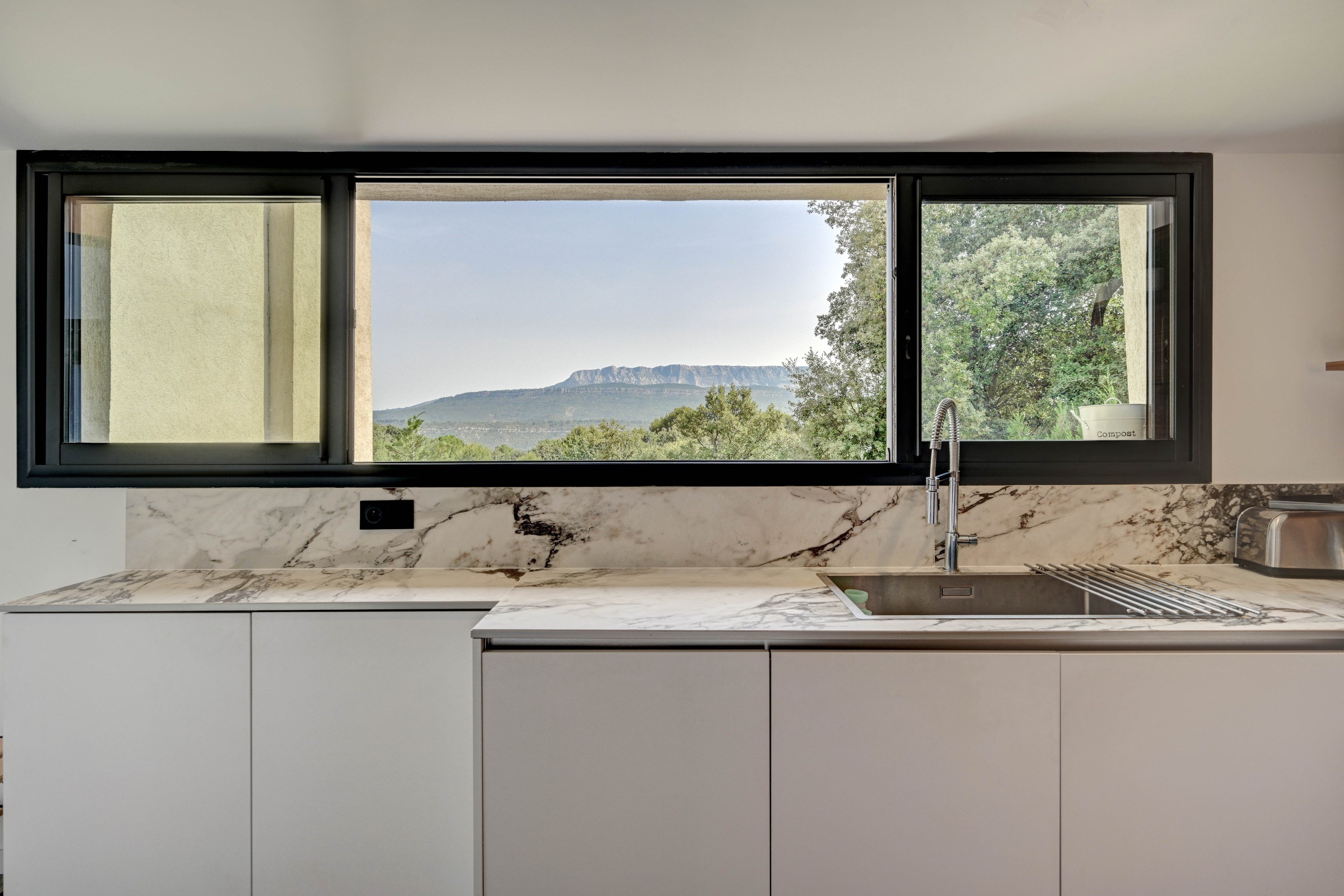  Exceptional Contemporary Proprety with view - 物件實景
