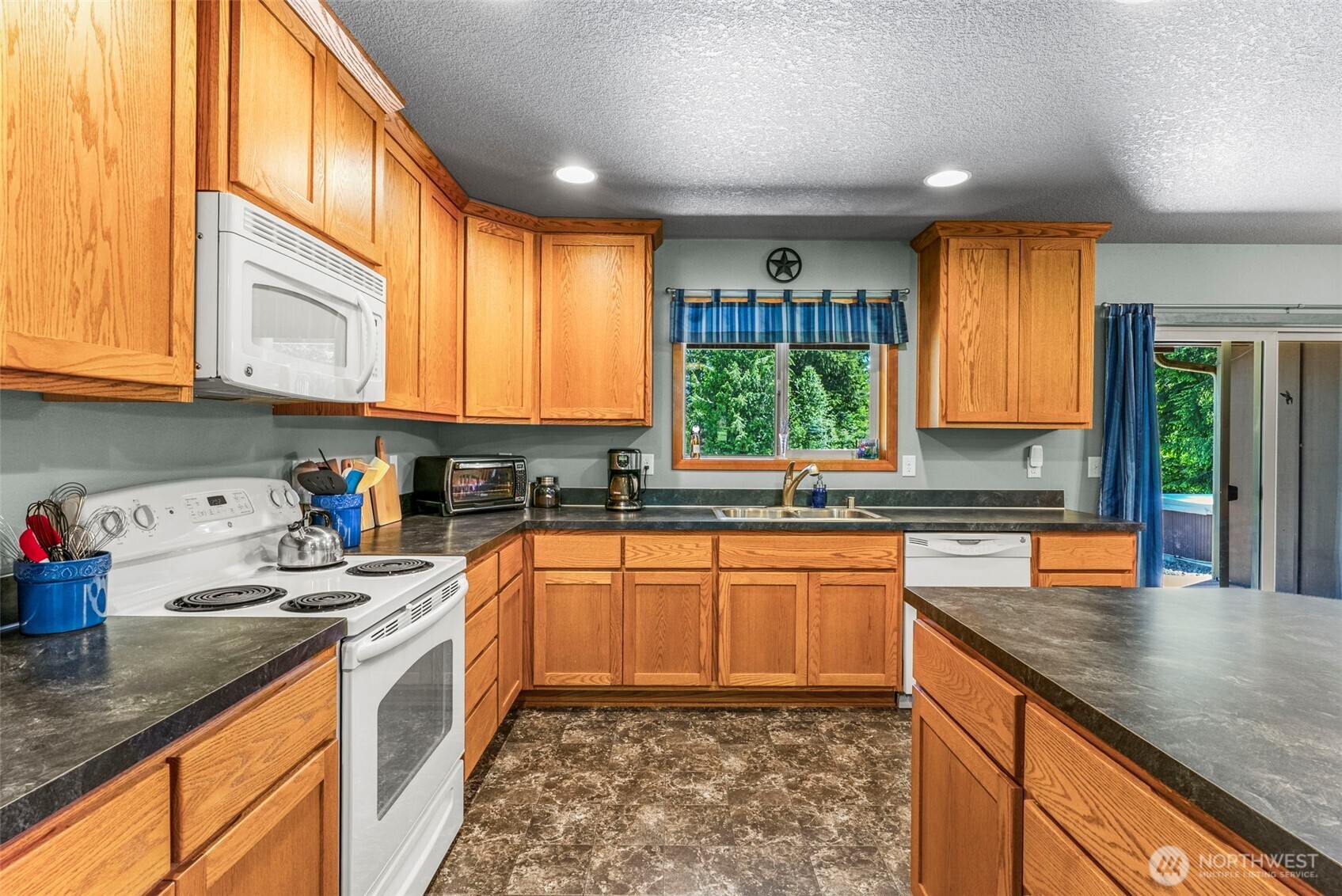 Castle Rock, Washington, 98611, United States, 3 Bedrooms Bedrooms, ,3 BathroomsBathrooms,Residential,For Sale,1836811