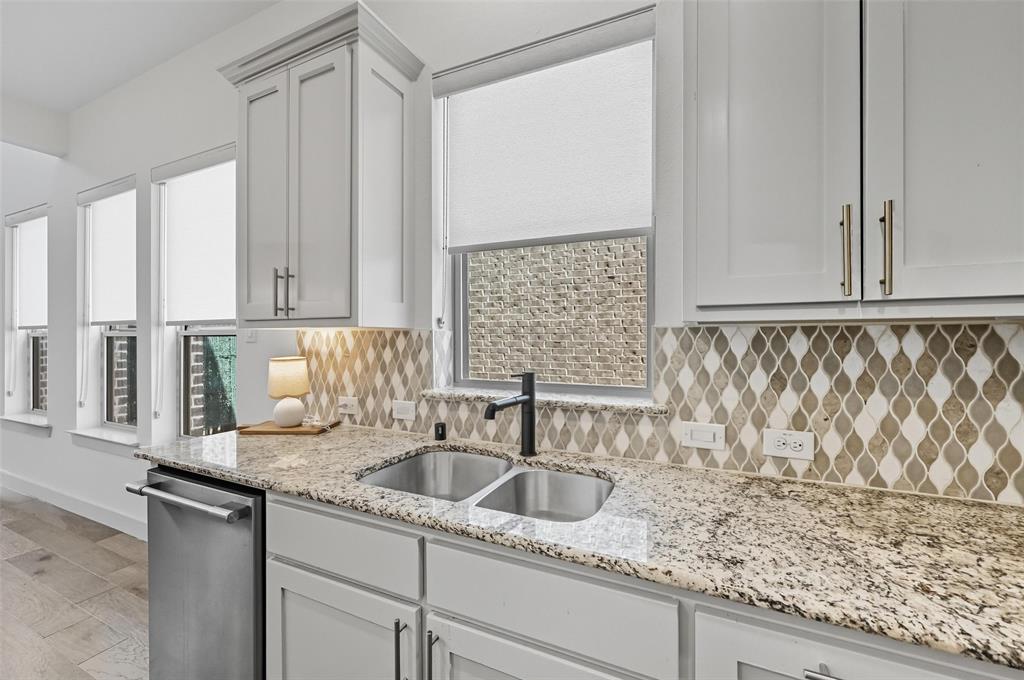 Arlington, Texas, 76005, United States, 4 Bedrooms Bedrooms, ,4 BathroomsBathrooms,Residential,For Sale,1963930