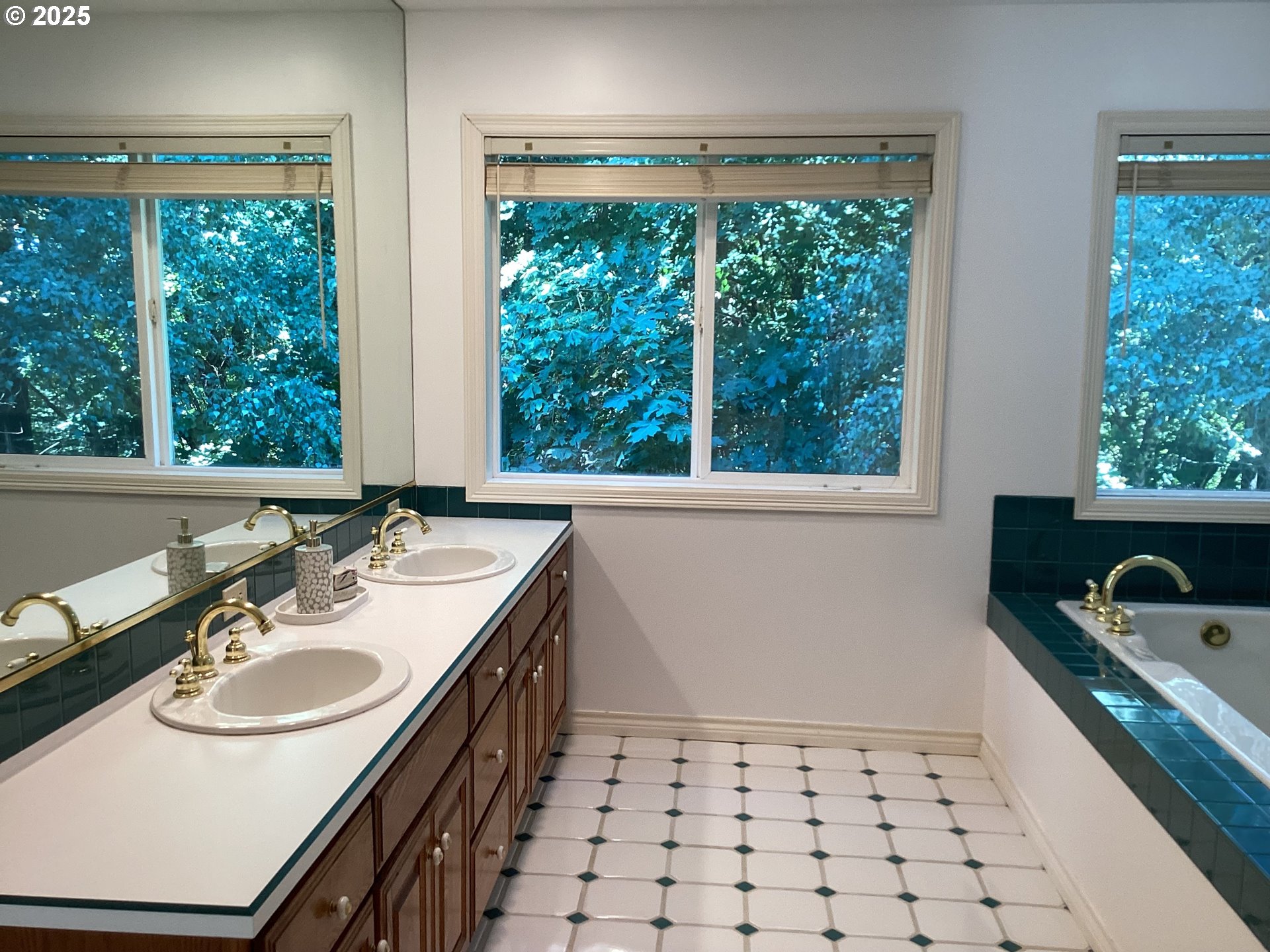 Portland, Oregon, 97223, United States, 4 Bedrooms Bedrooms, ,2 BathroomsBathrooms,Residential,For Sale,1892030