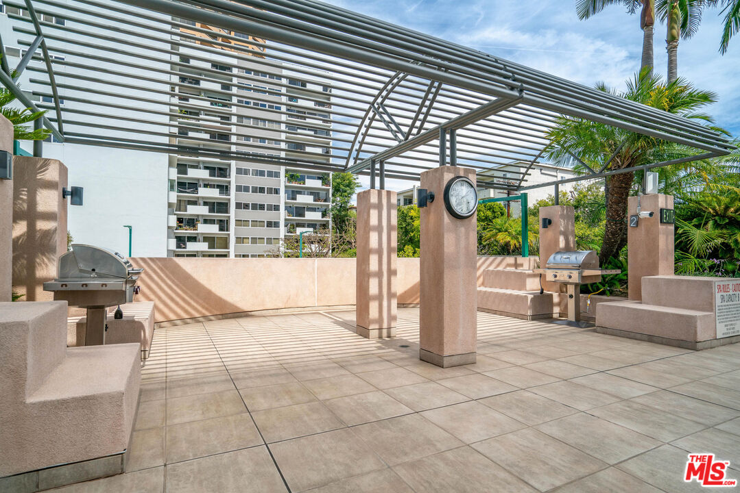 Los Angeles, California, 90024, United States, 2 Bedrooms Bedrooms, ,3 BathroomsBathrooms,Residential,For Sale,1932813