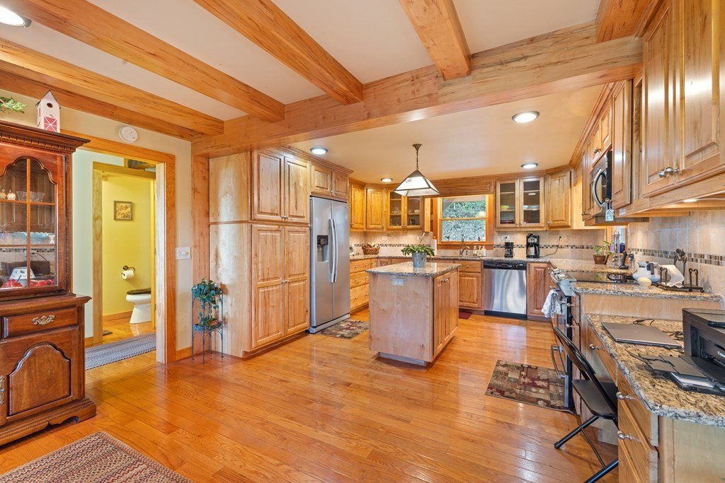 Hiawassee, Georgia, 30546, United States, 3 Bedrooms Bedrooms, ,3 BathroomsBathrooms,Residential,For Sale,1880461