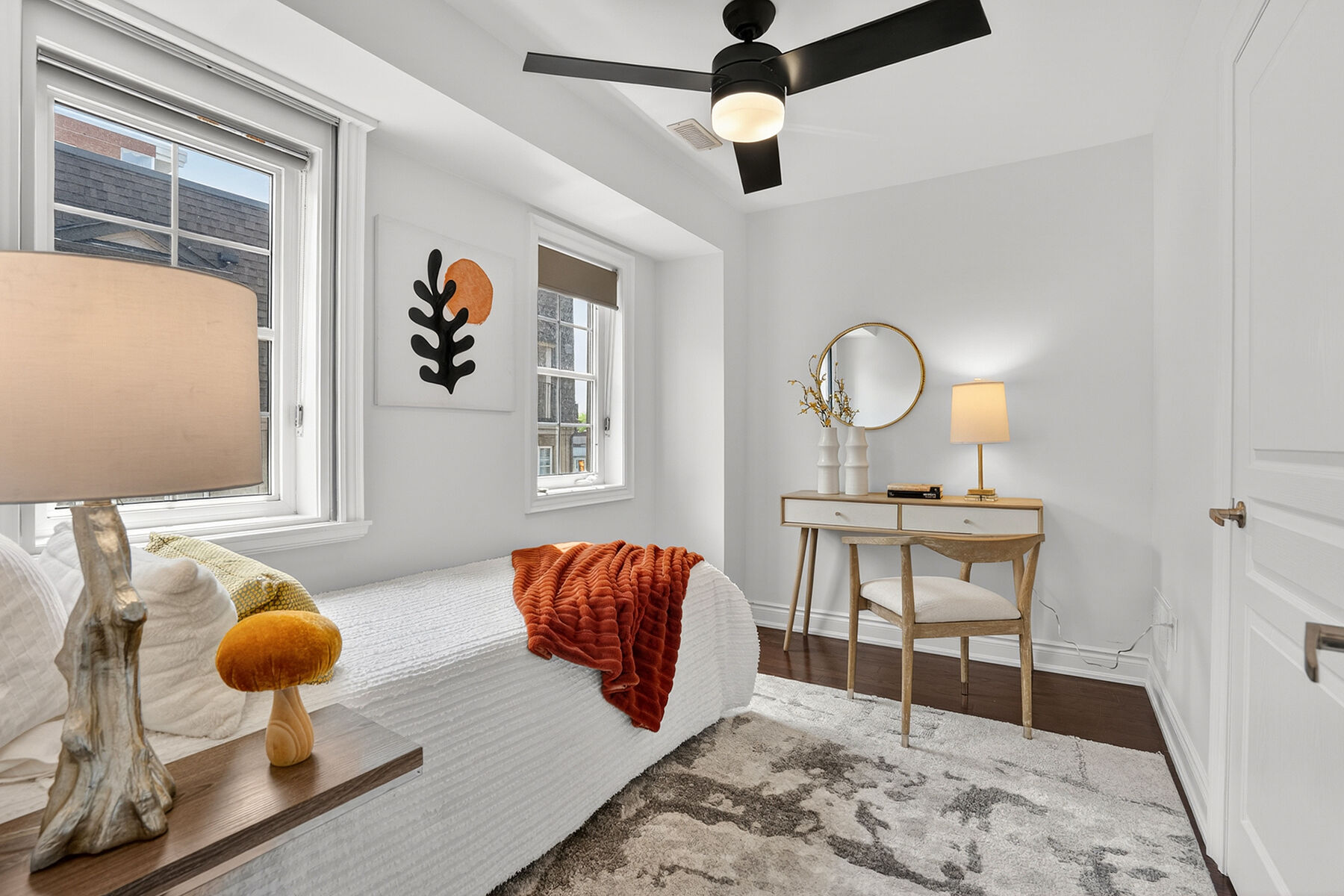 Rare Forest Hill Townhome - 物件實景