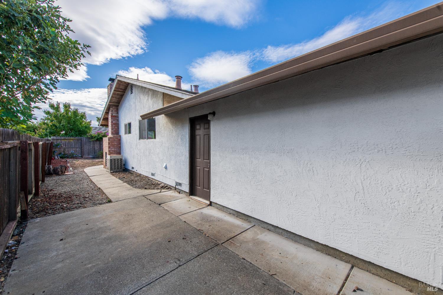 Vacaville, California, 95687, United States, 4 Bedrooms Bedrooms, ,2 BathroomsBathrooms,Residential,For Sale,1977124