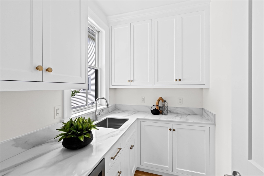 Brookline, Massachusetts, 02467, United States, 5 Bedrooms Bedrooms, ,5 BathroomsBathrooms,Residential,For Sale,1838998