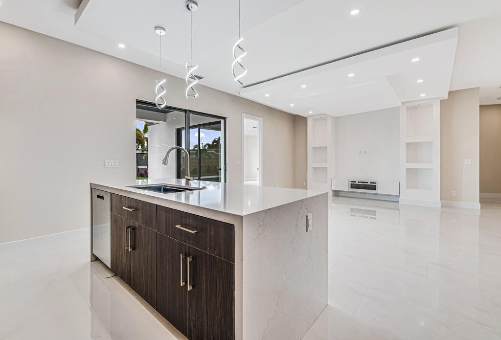 Palm Springs, Florida, 33461, United States, 4 Bedrooms Bedrooms, ,5 BathroomsBathrooms,Residential,For Sale,1835597