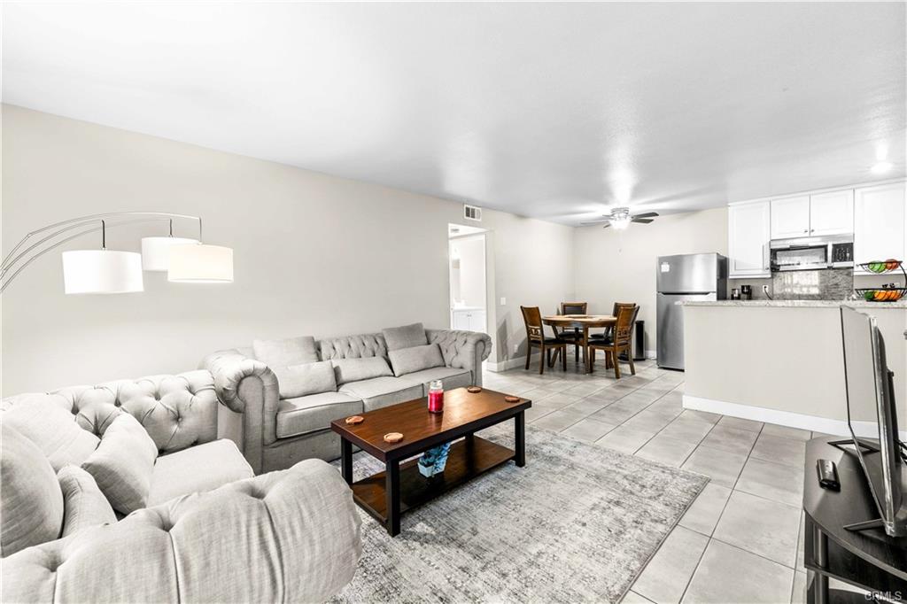 Lake Forest, California, 92630, United States, 2 Bedrooms Bedrooms, ,Residential,For Sale,1978731