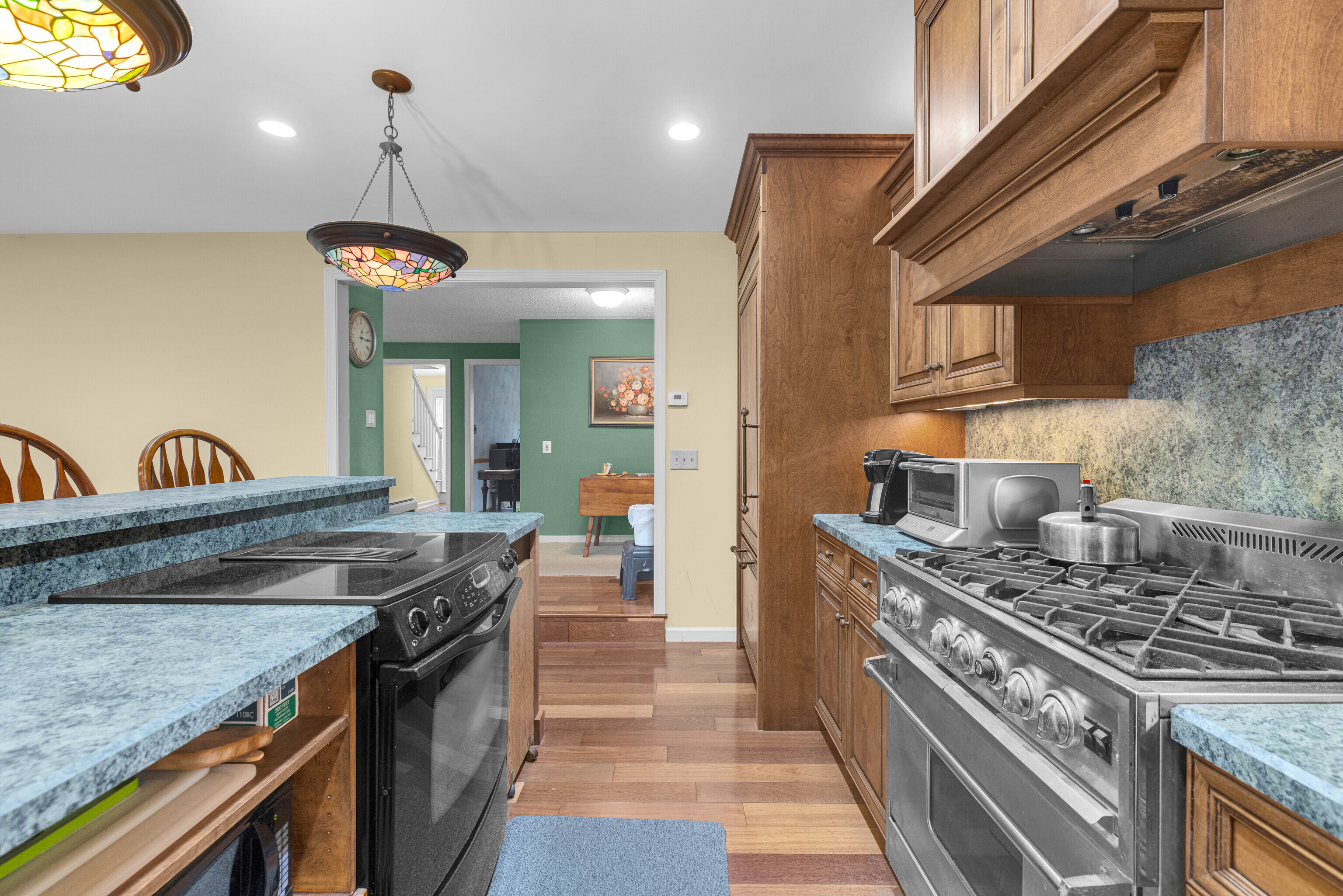 Cromwell, Connecticut, 06416, United States, 4 Bedrooms Bedrooms, ,3 BathroomsBathrooms,Residential,For Sale,1991491