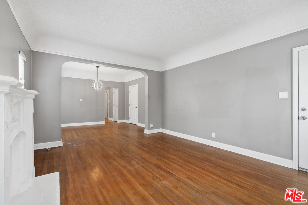 Los Angeles, California, 90019, United States, 6 Bedrooms Bedrooms, ,Residential,For Sale,1908523