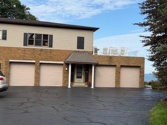 St. Joseph, Michigan, 49085, United States, 2 Bedrooms Bedrooms, ,4 BathroomsBathrooms,Residential,For Sale,1949511