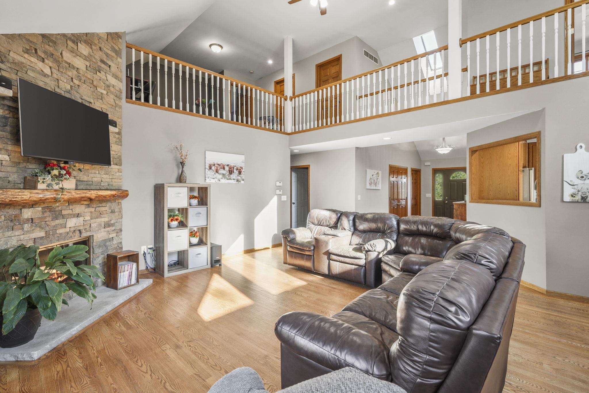 Barneveld, Wisconsin, 53507, United States, 3 Bedrooms Bedrooms, ,4 BathroomsBathrooms,Residential,For Sale,1986114