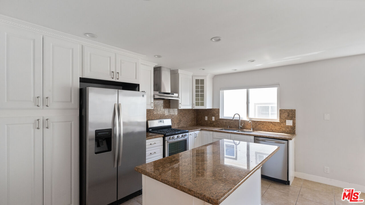 Pacific Palisades, California, 90272, United States, 2 Bedrooms Bedrooms, ,3 BathroomsBathrooms,Residential,For Sale,1950825