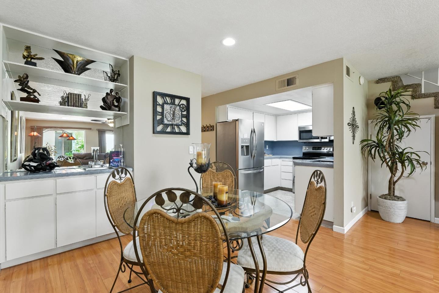 San Jose, California, 95123, United States, 2 Bedrooms Bedrooms, ,3 BathroomsBathrooms,Residential,For Sale,1903662