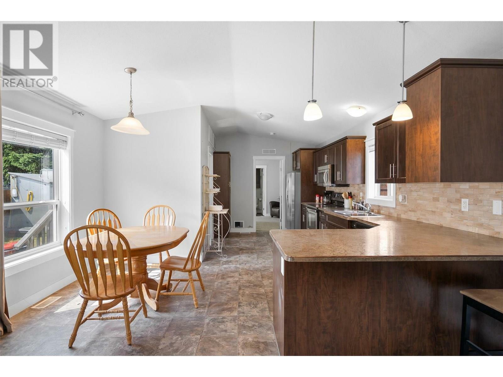 REVELSTOKE, British Columbia, V0E 2S1, CA, 2 Bedrooms Bedrooms, ,2 BathroomsBathrooms,Residential,For Sale,1874403