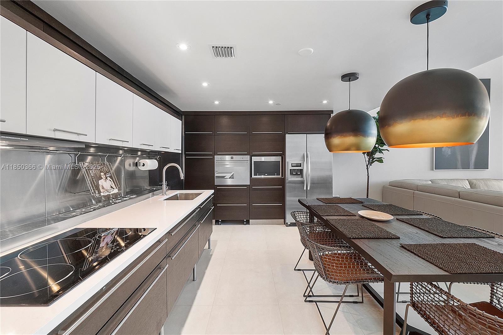 Miami Beach, Florida, 33140, United States, 1 Bedroom Bedrooms, ,1 BathroomBathrooms,Residential,For Sale,1906167