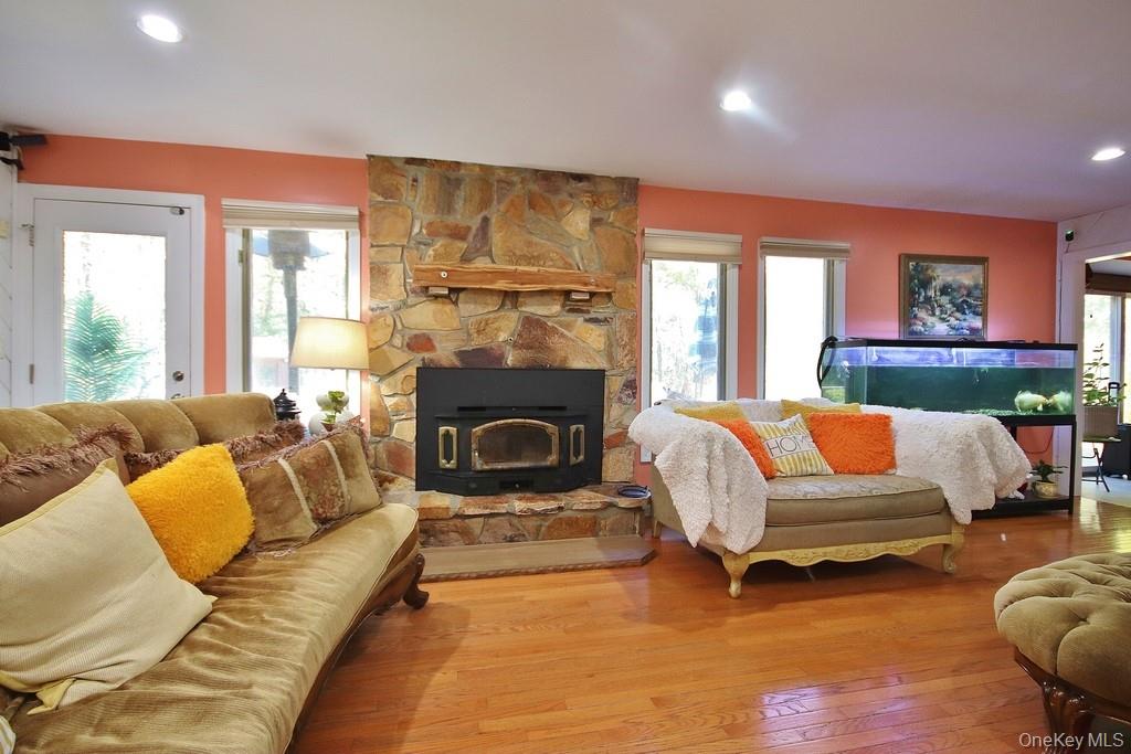 Chester, New York, 10918, United States, 4 Bedrooms Bedrooms, ,4 BathroomsBathrooms,Residential,For Sale,1979405