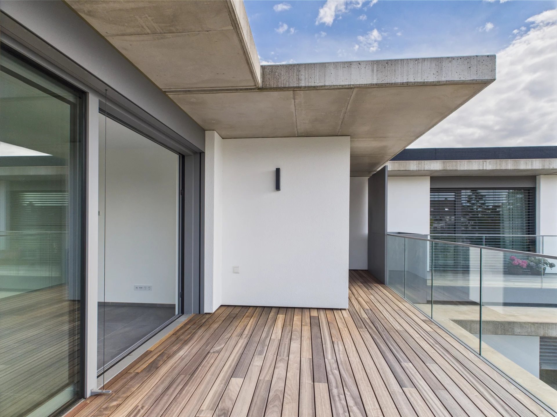 Strassen, Canton de Luxembourg, LU, 2 Bedrooms Bedrooms, ,3 BathroomsBathrooms,Residential,For Sale,1999039