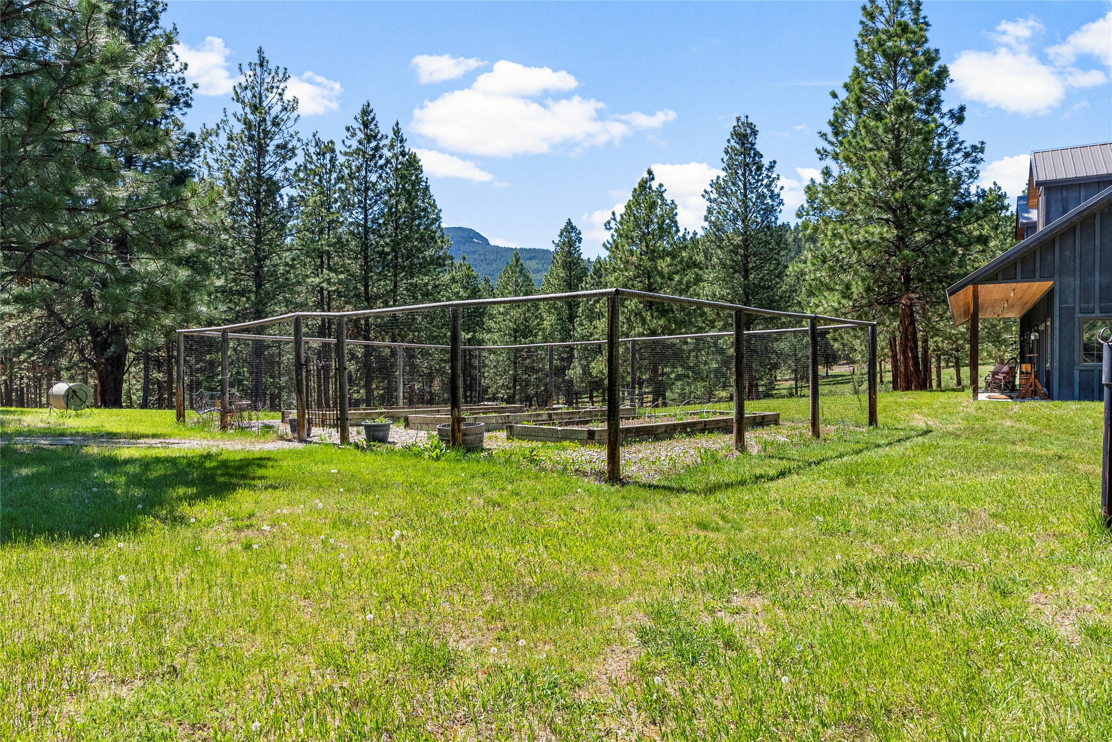  594 Bunkhouse Road - 物件實景