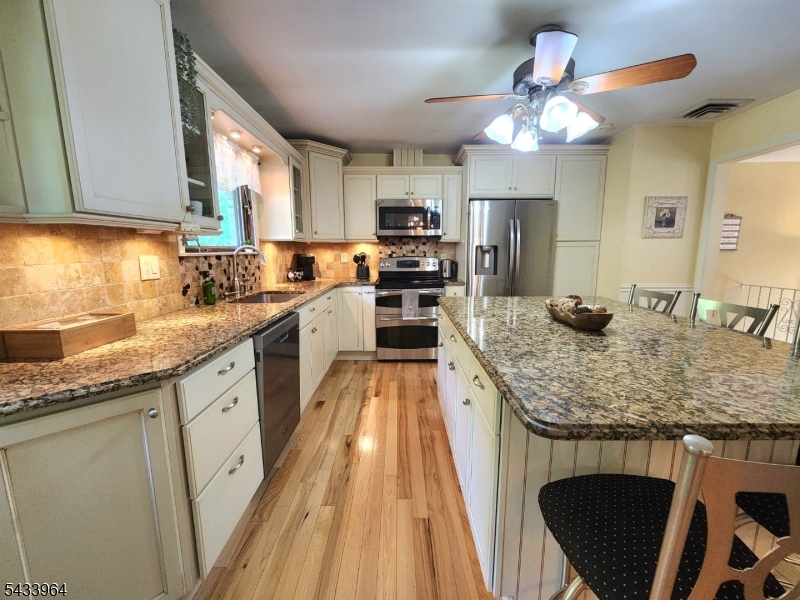 Montville Twp., New Jersey, 07082-1432, United States, 5 Bedrooms Bedrooms, ,3 BathroomsBathrooms,Residential,For Sale,2048009
