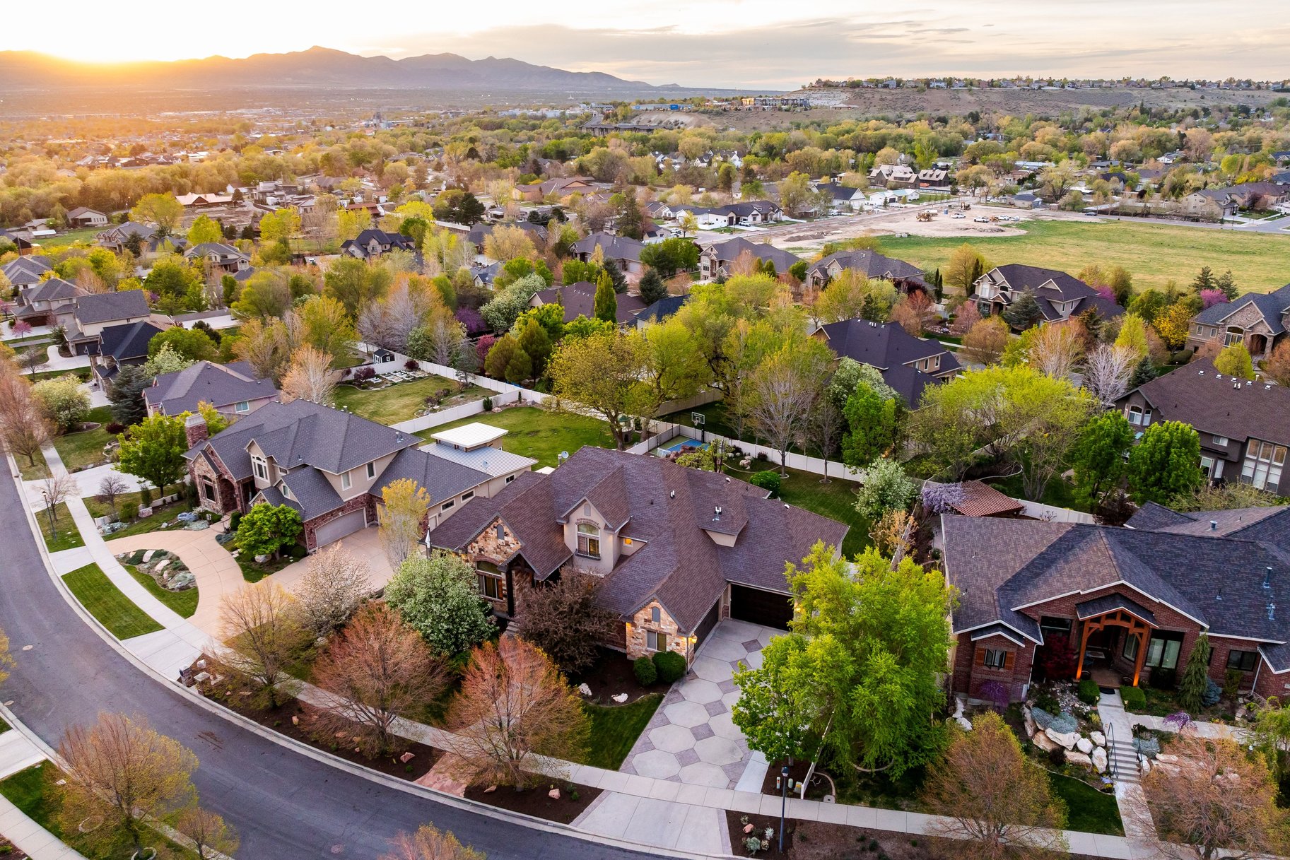  Custom 2-Story Parade Home with Dolphin Bolderscape Grotto Pool & 6 Car Garage - 物件實景