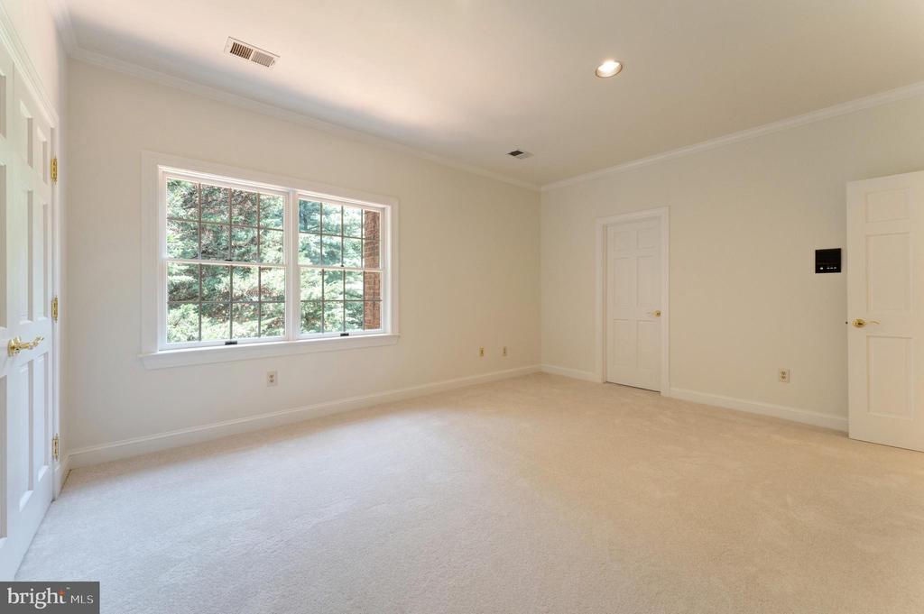 Great Falls, Virginia, 22066, United States, 5 Bedrooms Bedrooms, ,5 BathroomsBathrooms,Residential,For Sale,1900616