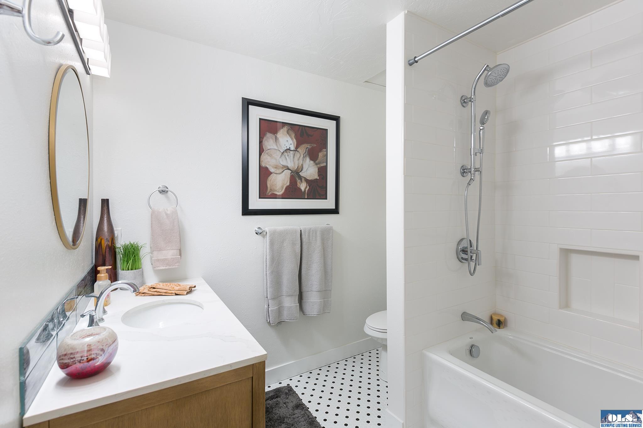 Port Angeles, Washington, 98363, United States, 4 Bedrooms Bedrooms, ,5 BathroomsBathrooms,Residential,For Sale,1905909