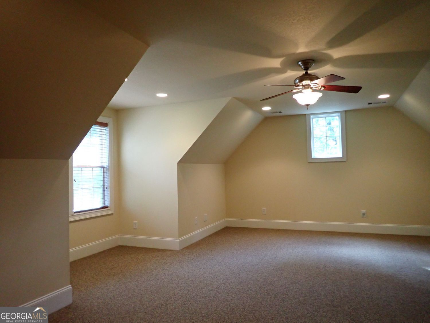 Barnesville, Georgia, 30204, United States, 2 Bedrooms Bedrooms, ,3 BathroomsBathrooms,Residential,For Sale,1910372