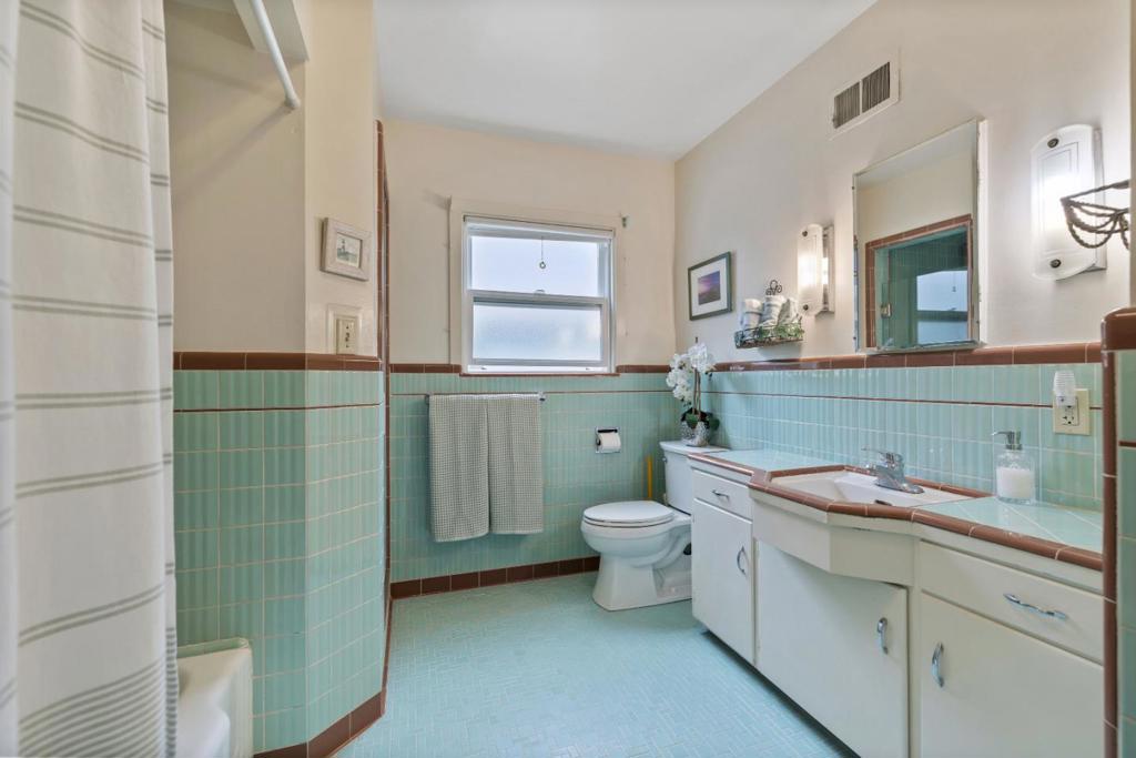 Santa Cruz, California, 95060, United States, 3 Bedrooms Bedrooms, ,3 BathroomsBathrooms,Residential,For Sale,1976527