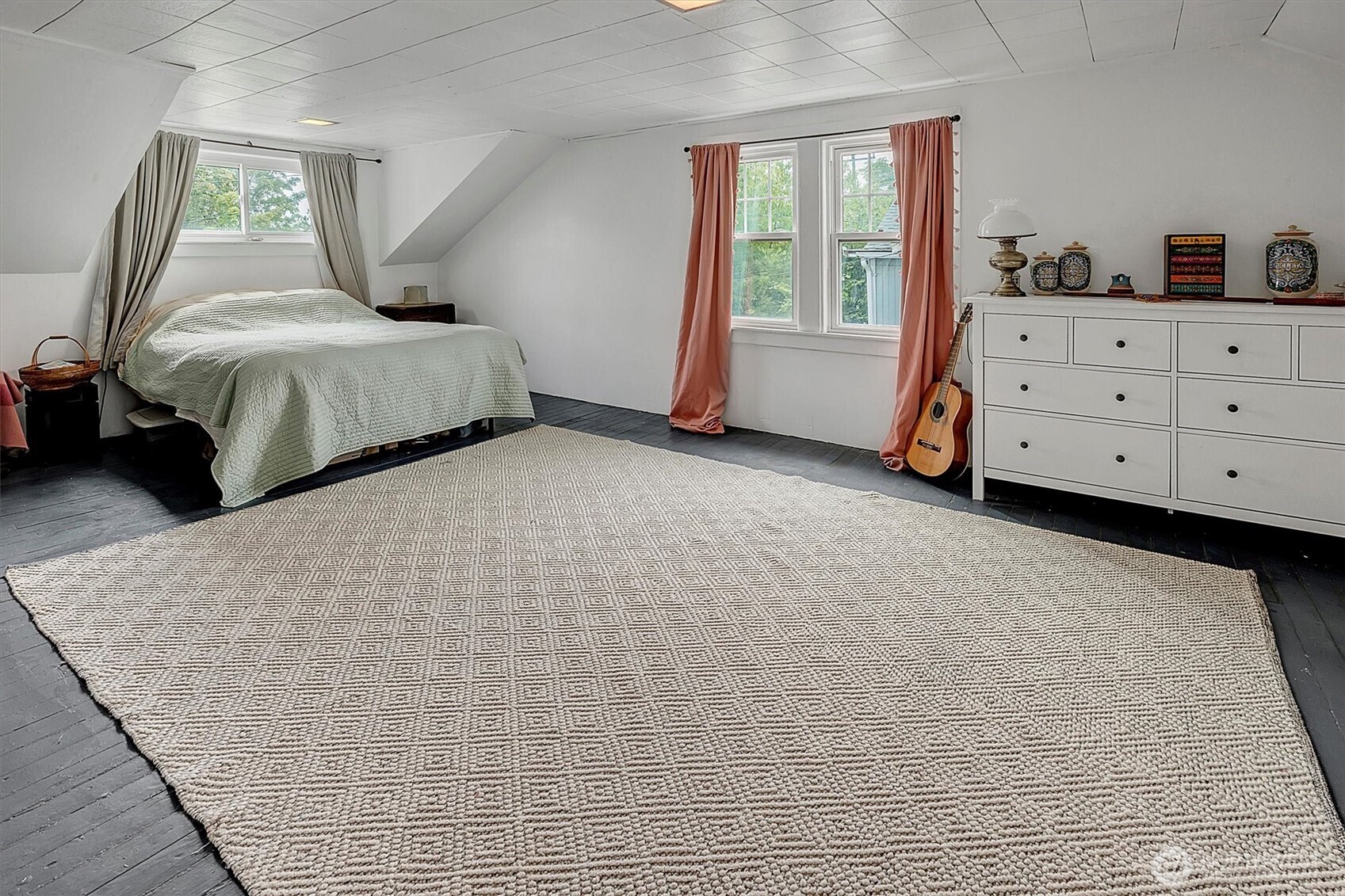 Seattle, Washington, 98108, United States, 4 Bedrooms Bedrooms, ,2 BathroomsBathrooms,Residential,For Sale,1912316