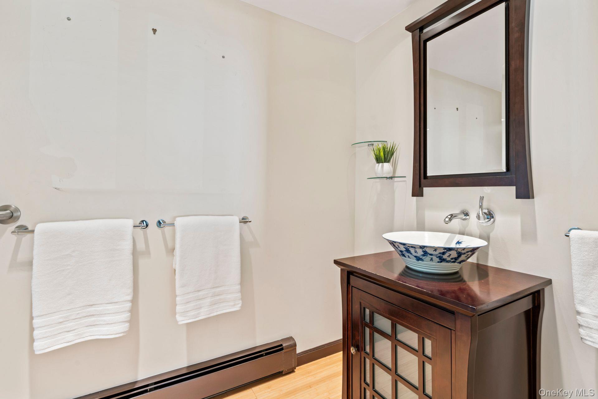 East Northport, New York, 11731, United States, 3 Bedrooms Bedrooms, ,2 BathroomsBathrooms,Residential,For Sale,1942269