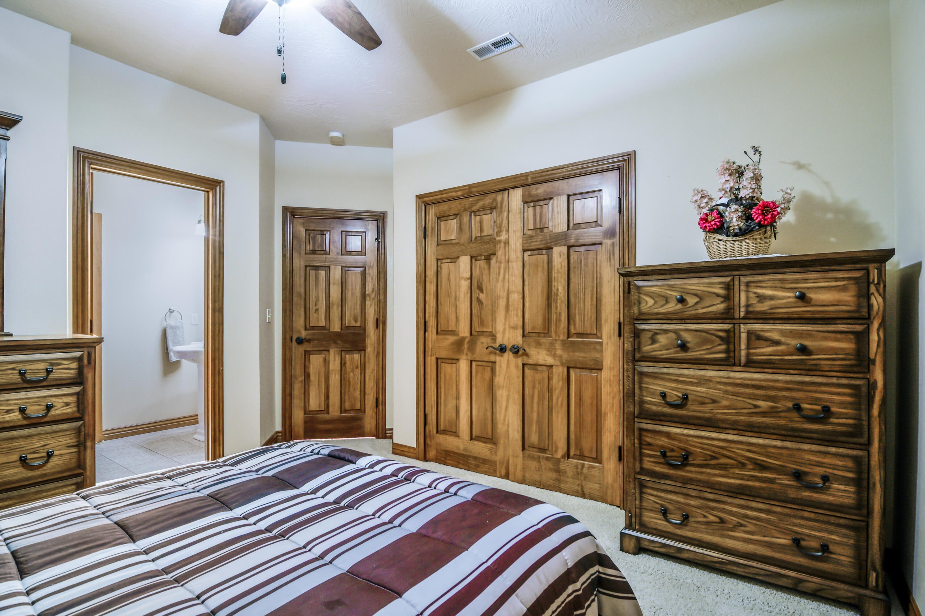 Walnut Shade, Missouri, 65771, United States, 6 Bedrooms Bedrooms, ,5 BathroomsBathrooms,Residential,For Sale,1975828