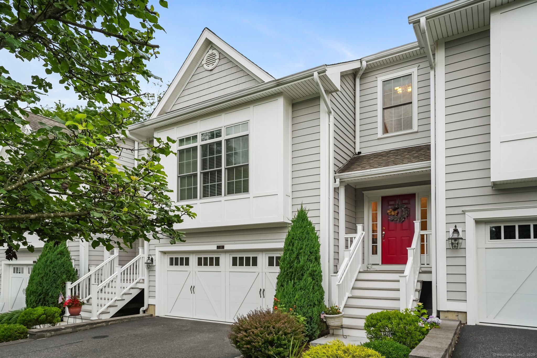 Brookfield, Connecticut, 06804, United States, 2 Bedrooms Bedrooms, ,4 BathroomsBathrooms,Residential,For Sale,1890460