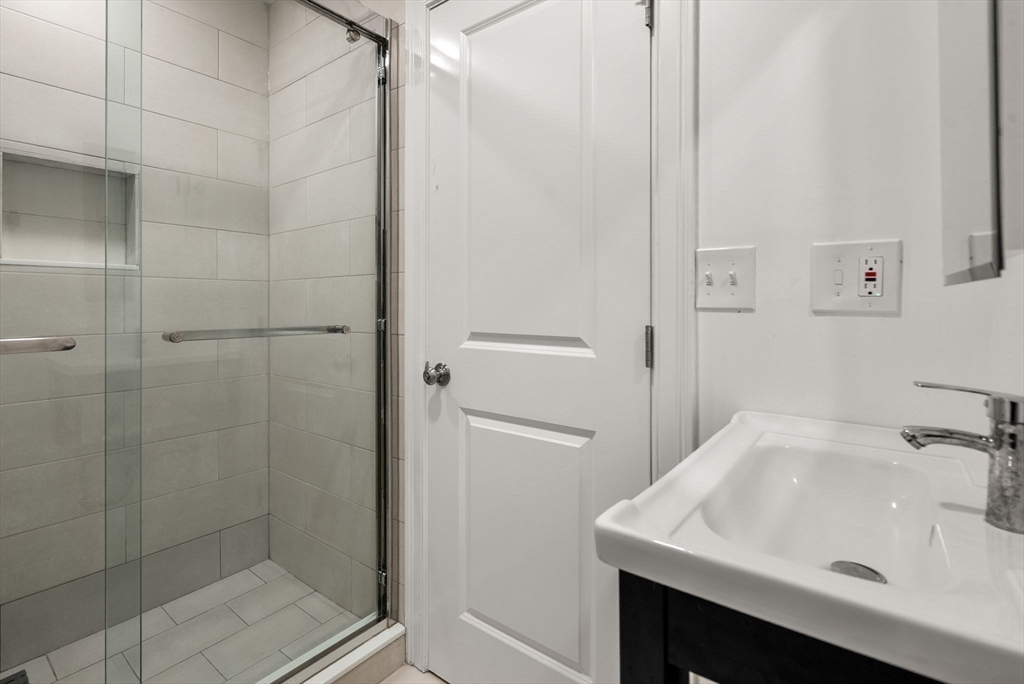 Wellesley, Massachusetts, 02482, United States, 6 Bedrooms Bedrooms, ,7 BathroomsBathrooms,Residential,For Sale,1918672