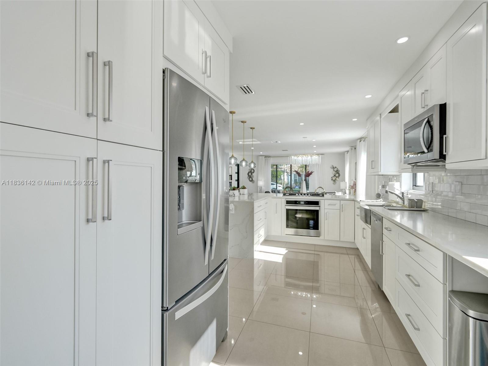 Hollywood, Florida, 33019, United States, 3 Bedrooms Bedrooms, ,2 BathroomsBathrooms,Residential,For Sale,1898660